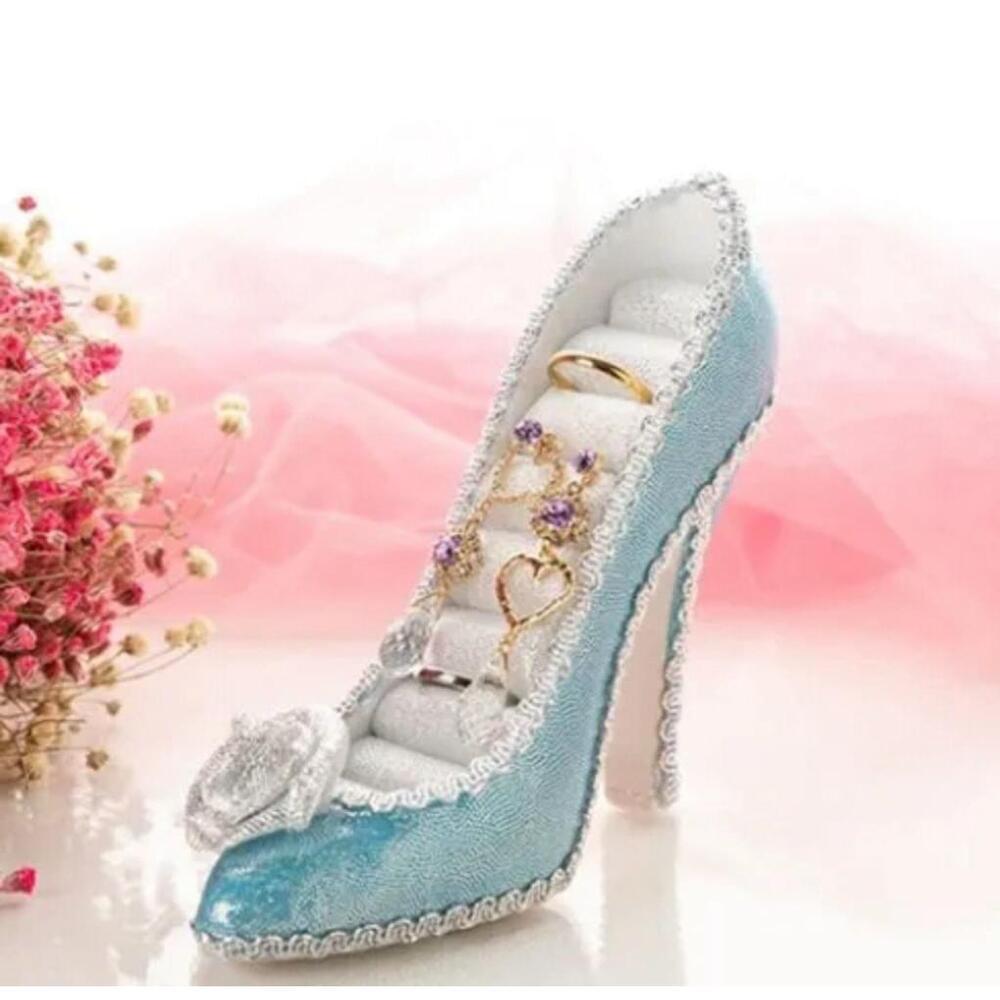 High Heel Shaped Jewelry Rack With Bow In Shimmery Light Blue